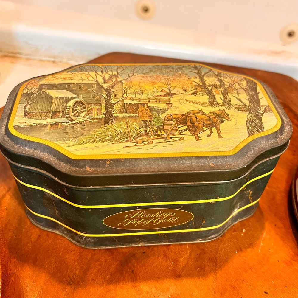 Vintage HERSHEY "POT OF GOLD" TIN
